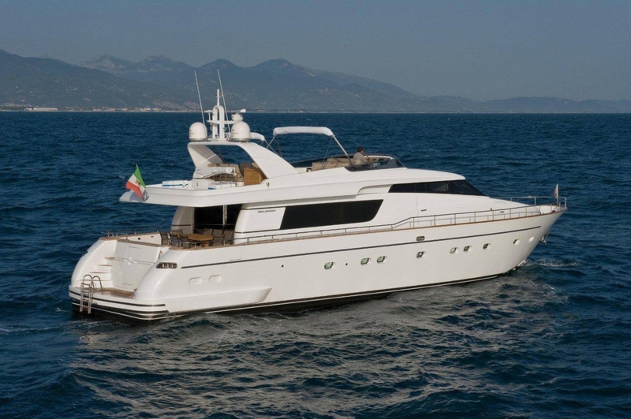 aqvaluxe yacht charter